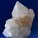 CUARZO con cristales de dolomita.
Cantera Respina-Fuentes de Respina-Puebla del Lillo-León.
Grupo de 11,8x9,1cm. Cristal 5,5x5,7cm. (Autor: DAni)