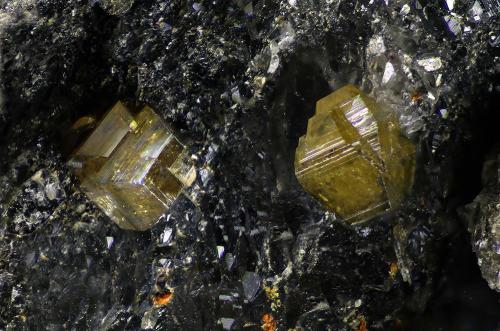 Anatase<br />Cantera Lohning (Cantera Lohninger), Valle Hüttwinkl, Valle Rauris, Distrito Zell am See, Hohe Tauern, Salzburgo/Salzburg, Austria<br />FOV 3,5 mm<br /> (Author: Gerhard Brandstetter)