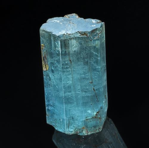 Beryl (variety aquamarine)<br />Montes Mourne, Condado Down, Irlanda del Norte / Reino Unido<br />3.2 x 1.8 cm<br /> (Author: am mizunaka)