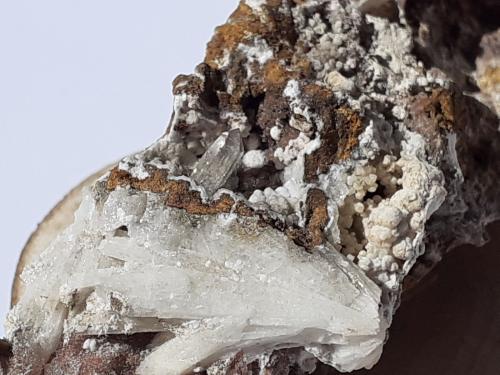 Quartz, Aragonite, Nordstrandite<br />Terlano (Terlan), Provincia Bolzano, Trentino-Alto Adige (Trentino-Südtirol), Italia<br />6 x 2,5 cm<br /> (Author: Volkmar Stingl)