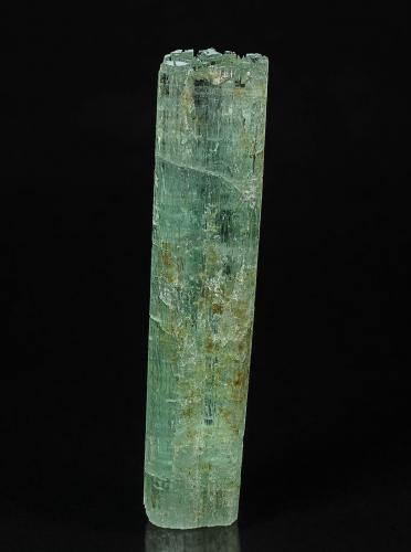 Beryl (variety aquamarine)<br />Emmaville, Condado Gough, Nueva Gales del Sur, Australia<br />8.2 x 1.9 cm<br /> (Author: am mizunaka)