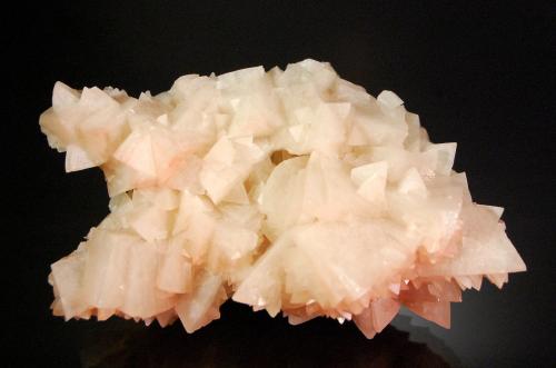 Calcite<br />Mina Southwest, Bisbee, Distrito Warren, Montes Mule, Condado Cochise, Arizona, USA<br />10.3 x 6.5 x 5.3 cm<br /> (Author: Michael Shaw)