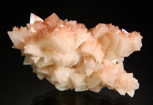 Calcite<br />Mina Southwest, Bisbee, Distrito Warren, Montes Mule, Condado Cochise, Arizona, USA<br />10.3 x 6.5 x 5.3 cm<br /> (Author: Michael Shaw)