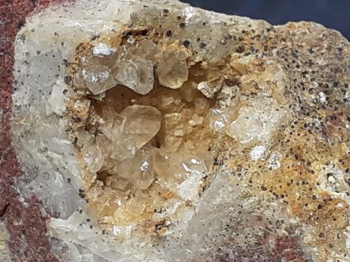 Calcite, Dolomite<br />Zona minera Sankt Gertraudi, pozo Gertraud, Brixlegg, Distrito Kufstein, Valle Inn, Tirol Norte, Tirol, Austria<br />6 x 3,5 cm<br /> (Author: Volkmar Stingl)