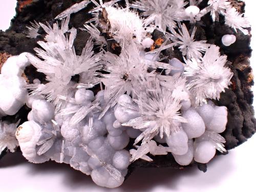 Aragonite, Calcite<br />Gergovie, La-Roche-Blanche, Veyre-Monton, Departamento Puy-de-Dôme, Auvergne-Rhône-Alpes, Francia<br />114 mm x 112 mm x 79 mm<br /> (Author: Don Lum)