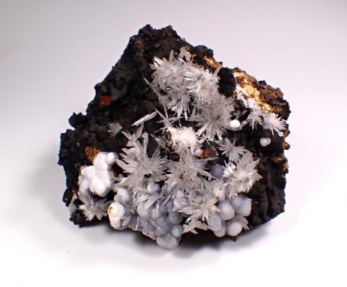 Aragonite, Calcite<br />Gergovie, La-Roche-Blanche, Veyre-Monton, Departamento Puy-de-Dôme, Auvergne-Rhône-Alpes, Francia<br />114 mm x 112 mm x 79 mm<br /> (Author: Don Lum)