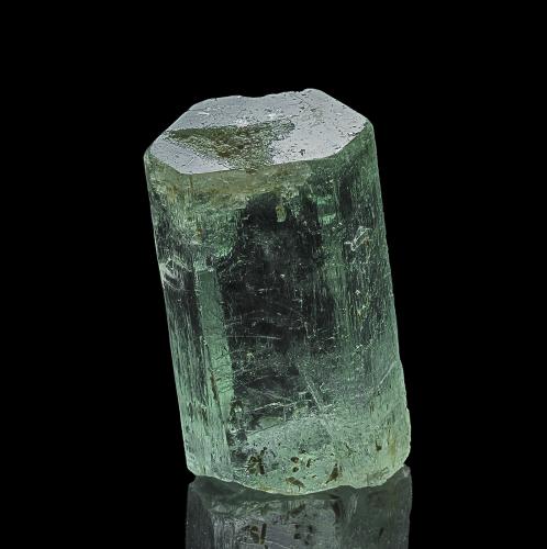 Beryl (variety aquamarine)<br />Mina Heffernan Bros wolfram, Condado Gough, Nueva Gales del Sur, Australia<br />2.3 x 1.4 cm<br /> (Author: am mizunaka)