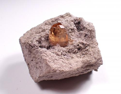 Topaz<br />Monte Topaz, Cordillera Thomas, Condado Juab, Utah, USA<br />52 mm x 39 mm x 41 mm<br /> (Author: Don Lum)