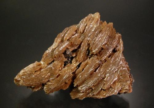 Baryte<br />Mina Kremikovtsi, Kremikovtsi, Stolichna, Provincia Sofía-Ciudad, Bulgaria<br />8.3 x 6.0 x 2.0 cm<br /> (Author: Michael Shaw)