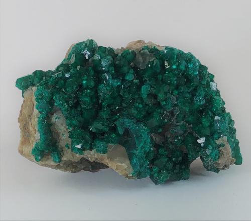 Dioptase<br />Depósito Altyn-Tyube, Zona Altyn-Tyube, Estepas Kirguises, Región Karaganda, Kazajstán<br />75mm X 45mm X 30mm<br /> (Author: Philippe Durand)