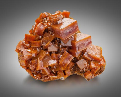 Wulfenite<br />Mina Erupción (Mina Ahumada), Sierra de Los Lamentos, Municipio Ahumada, Chihuahua, México<br />10 x 8.5 x 6 cm / main crystal: 3.0 cm<br /> (Author: MIM Museum)