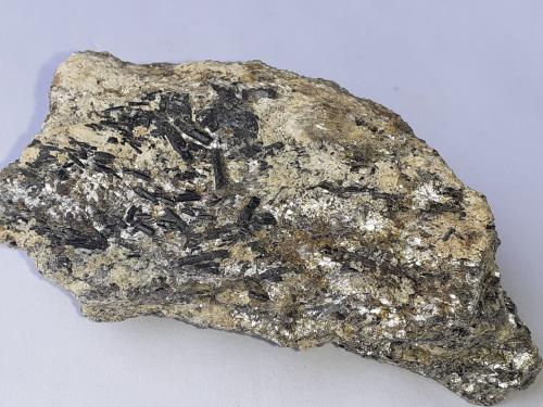 Tourmaline (variety Schorl)<br />Finstertal, Kühtai, Silz, Distrito Imst, Tirol Norte, Tirol, Austria<br />6 x 3,5 cm<br /> (Author: Volkmar Stingl)