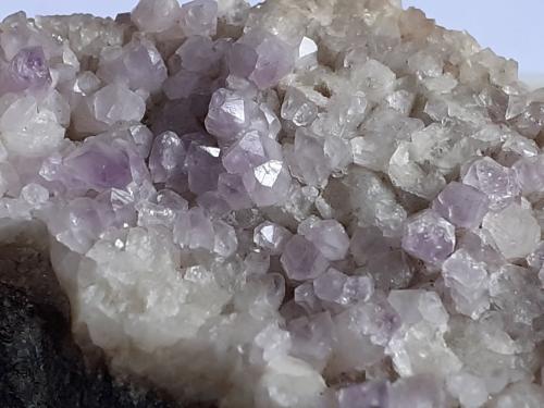 Quartz (variety amethyst)<br />Laion (Lajen), Provincia autónoma Tirol del Sur, Trentino-Alto Adige (Trentino-Südtirol), Italia<br />3,5 x 2,5 cm<br /> (Author: Volkmar Stingl)