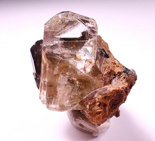 Topaz, Quartz (variety smoky quartz)<br />Kleine Spitzkoppe, Zona Spitzkopje, Distrito Karibib, Región Erongo, Namibia<br />42 mm x 39 mm x 29 mm<br /> (Author: Don Lum)