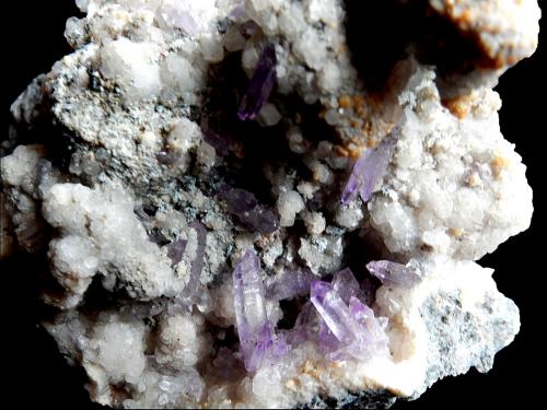 Quartz (variety amethyst)<br />Osilo, Provincia Sassari, Cerdeña/Sardegna, Italia<br />Up to 15mm<br /> (Author: Dany Mabillard)