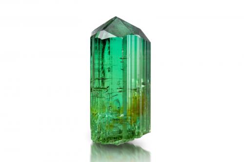 Elbaíta [Elbaite]<br />Rubaya, Bahunde, Territorio Masisi, Provincia Kivu del Norte (Kivu), República Democrática del Congo (Zaire)<br />3 x 3 x 6 cm / cristal principal: 5.8 cm<br /> (Autor: Museo MIM)