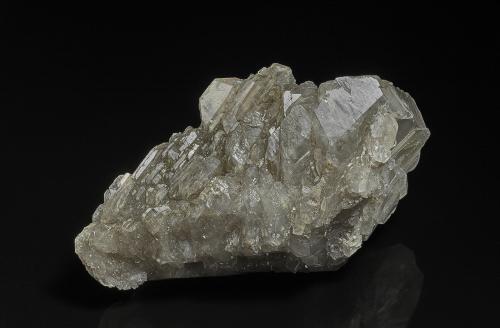 Quartz (variety smoky quartz)<br />Auburn, Condado Androscoggin, Maine, USA<br />8.7 x 5.6 cm<br /> (Author: am mizunaka)