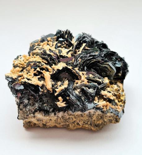 Hematite<br />Fibbia, Fontana, Macizo Central San Gotardo, Leventina, Ticino (Tessin), Suiza<br />80mm x 80mm x 40mm<br /> (Author: Philippe Durand)