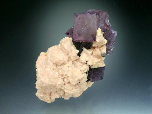 Fluorite, Dolomite, Galena<br />Distrito minero Wölsendorf, Alto Palatinado/Oberpfalz, Baviera/Bayern, Alemania<br />9x5x3 cm overall size.<br /> (Author: Jesse Fisher)