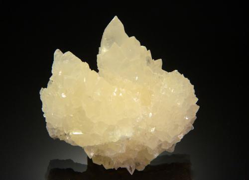 Calcite<br />Rembang, Kabupaten Rembang, Provincia Central Java, Indonesia<br />7.3 x 7.2 x 3.1 cm<br /> (Author: Michael Shaw)