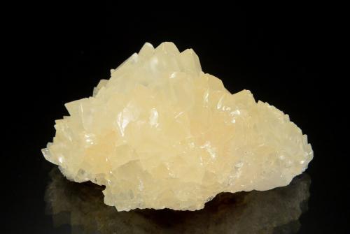 Calcite<br />Rembang, Kabupaten Rembang, Provincia Central Java, Indonesia<br />8.6 x 6.4 x 4.2 cm<br /> (Author: Michael Shaw)