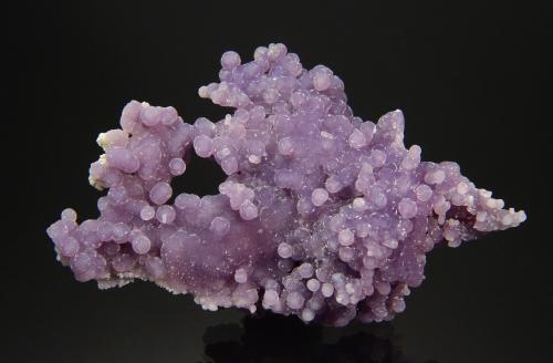 Quartz (variety chalcedony)<br />Zona Mamuju, Provincia Sulawesi Barat, Indonesia<br />10.4 x 6.6 x 3.3 cm<br /> (Author: Michael Shaw)