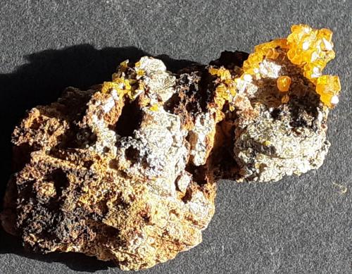 Mimetite<br />Mina Pingtouling, Liannan, Prefectura Qingyuan, Provincia Guangdong, China<br />4 x 2 cm<br /> (Author: Volkmar Stingl)