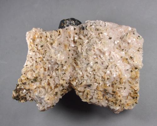 Esfalerita sobre Dolomita<br />Joplin, Distrito Tri-State, Condado Jasper, Missouri, USA<br />13,5 x 9,9 x 5,5 cm.<br /> (Autor: J. G. Alcolea)