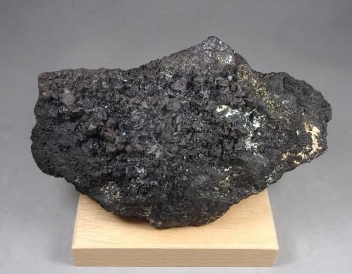 Calcosina<br />Butte, Distrito Butte, Condado Silver Bow, Montana, USA<br />12,2 x 6,8 x 6,4 cm. 1.147 g.<br /> (Autor: J. G. Alcolea)