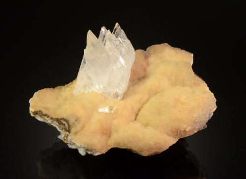 Gypsum on Dolomite<br />Mina Cavnic, zona minera Cavnic, Cavnic, Maramures, Rumanía<br />8.9 x 6.5 x 5.8 cm<br /> (Author: Michael Shaw)