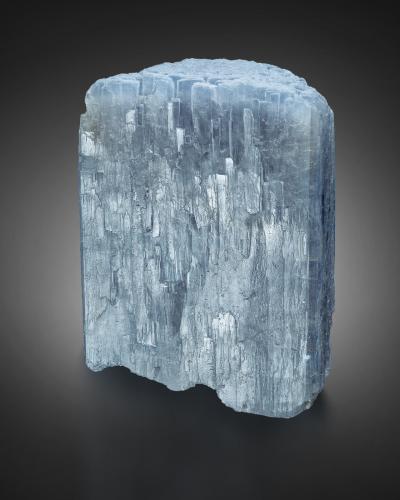 Barylita<br />Zona Crystal Peak, Condado Teller, Colorado, USA<br />4 x 1.5 x 5.5 cm<br /> (Autor: Museo MIM)