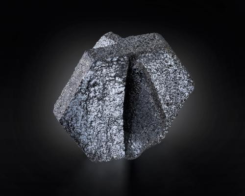 Hematites<br />Valle Loi Shilman, Distrito Mohmand, Division Peshawar, Provincia Khyber Pakhtunkhwa, Paquistán<br />4 x 5 x 4 cm / cristal principal: 4.8 cm<br /> (Autor: Museo MIM)