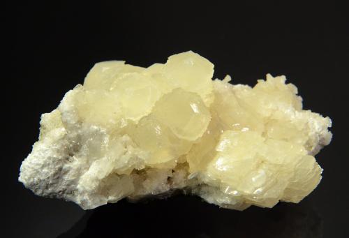 Calcite<br />Distrito Nashik (Nasik), Maharashtra, India<br />8.2 x 5.6 x 4.0 cm<br /> (Author: Michael Shaw)