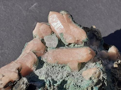 Quartz (variety Rose Quartz)<br />Passo Duron, Valle Duron, Provincia Trento, Trentino-Alto Adige (Trentino-Südtirol), Italia<br />8 x 5 cm<br /> (Author: Volkmar Stingl)