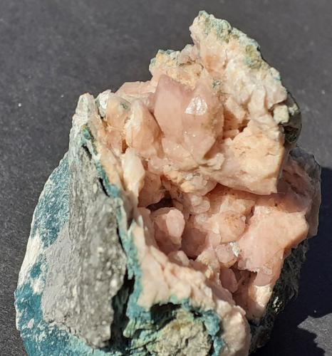 Quartz (variety Rose Quartz)<br />Passo Duron, Valle Duron, Provincia Trento, Trentino-Alto Adige (Trentino-Südtirol), Italia<br />5 x 5 cm<br /> (Author: Volkmar Stingl)