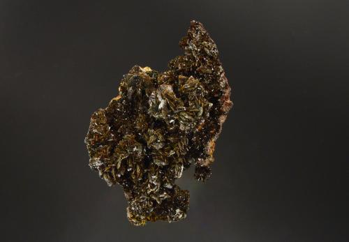 Descloizite<br />M'Fouati, Distrito M'Fouati, Departamento Bouenza, República del Congo<br />5.4 x 3.9 x 2.4 cm<br /> (Author: Michael Shaw)