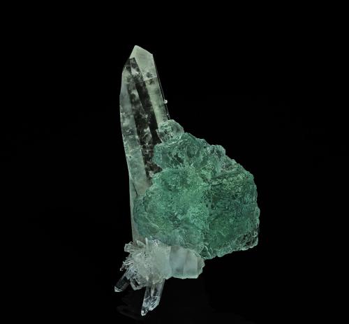 Quartz, Fluorite<br />Mina Huayllapon (Mina Huallapon), Pasto Bueno, Distrito Pampas, Provincia Pallasca, Departamento Ancash, Perú<br />6.9 x 3.9 cm<br /> (Author: am mizunaka)