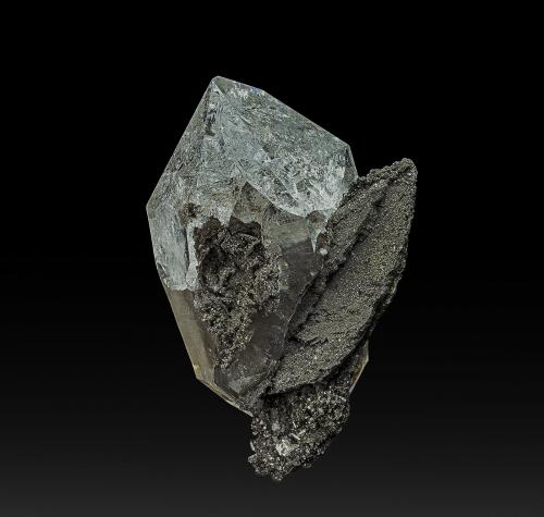 Quartz, Pyrite<br />Cantera Benchmark, St. Johnsville, Condado Montgomery, New York, USA<br />4.8 x 4.2 cm<br /> (Author: am mizunaka)