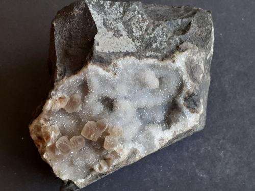 Calcite, Quartz<br />Wildon (Weitendorf), Distrito Leibnitz, Estiria/Steiermark, Austria<br />10 x 7 cm<br /> (Author: Volkmar Stingl)