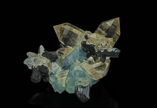 Beryl (variety aquamarine), Quartz, Schorl, Topaz<br />Monte Erongo, Usakos, Región Erongo, Namibia<br />6.1 x 4.5 cm<br /> (Author: am mizunaka)