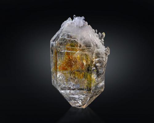 Quartz with inclusions<br />Buhirmas, Koraro, Distrito Lasbela, Balochistan (Baluchistan), Paquistán<br />10 x 7 x 4.5 cm<br /> (Author: MIM Museum)