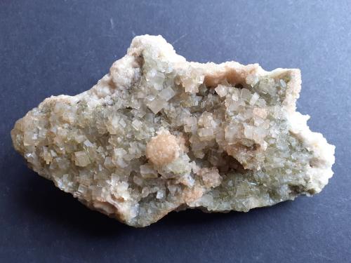 Calcite, Mottramite, Dolomite<br />Mina Tsumeb, Tsumeb, Región Otjikoto, Namibia<br />10,5 x 6,5 cm<br /> (Author: Volkmar Stingl)