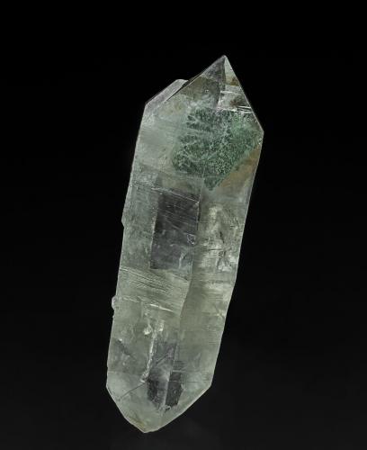 Quartz, Muscovite (variety fuchsite)<br />Macizo Itremo, Itremo, Distrito Ambatofinandrahana, Región Amoron'i Mania, Provincia Fianarantsoa, Madagascar<br />6.9 x 2.3 cm<br /> (Author: am mizunaka)