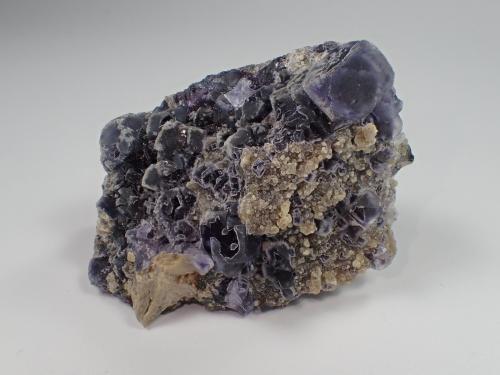 Fluorite<br />Yindu, Hexigten Banner (Kèshíkèténg Qí), Chifeng (Ulanhad), Región Autónoma Mongolia Interior, China<br />67 mm x 44 mm x 35 mm<br /> (Author: Don Lum)