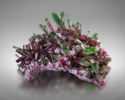 Elbaite with 'lepidolite'<br />Mina Aricanga, São José da Safira, Governador Valadares, Vale do Rio Doce, Minas Gerais, Brasil<br />40 x 23 x 13.5 cm / main crystal: 16 cm.<br /> (Author: MIM Museum)