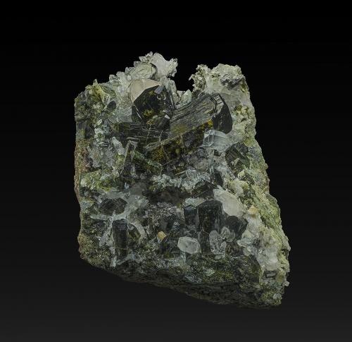 Epidote, Quartz, Calcite<br />Montaña Green Monster, Isla Prince of Wales, Distrito Ketchikan, Prince of Wales-Outer Ketchikan, Alaska, USA<br />11.7 x 14.4 cm<br /> (Author: am mizunaka)