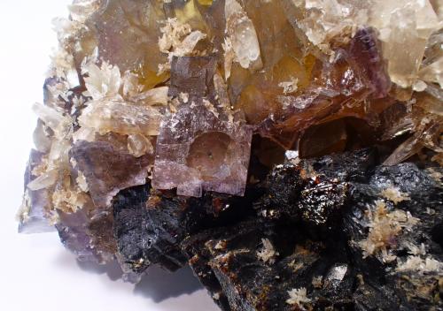 Fluorite, Calcite, Sphalerite<br />Mina Elmwood, Carthage, Distrito Central Tennessee Ba-F-Pb-Zn, Condado Smith, Tennessee, USA<br />107 mm x 55 mm x 53 mm<br /> (Author: Don Lum)