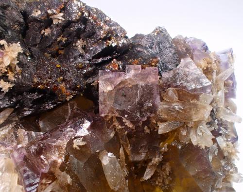 Fluorite, Calcite, Sphalerite<br />Mina Elmwood, Carthage, Distrito Central Tennessee Ba-F-Pb-Zn, Condado Smith, Tennessee, USA<br />107 mm x 55 mm x 53 mm<br /> (Author: Don Lum)