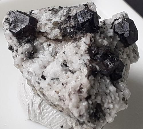 Cafarsite<br />Glaciar Wanni, Scherbadung (Monte Cervandone), Valle Kriegalp, Valle Binn (Binntal), Wallis (Valais), Suiza<br />2 x 1,5 cm<br /> (Author: Volkmar Stingl)