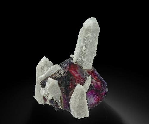 Fluorite, Quartz<br />Zona minera Huanggang, Hexigten Banner (Kèshíkèténg Qí), Chifeng (Ulanhad), Región Autónoma Mongolia Interior, China<br />10.5 x 12.5 cm<br /> (Author: am mizunaka)